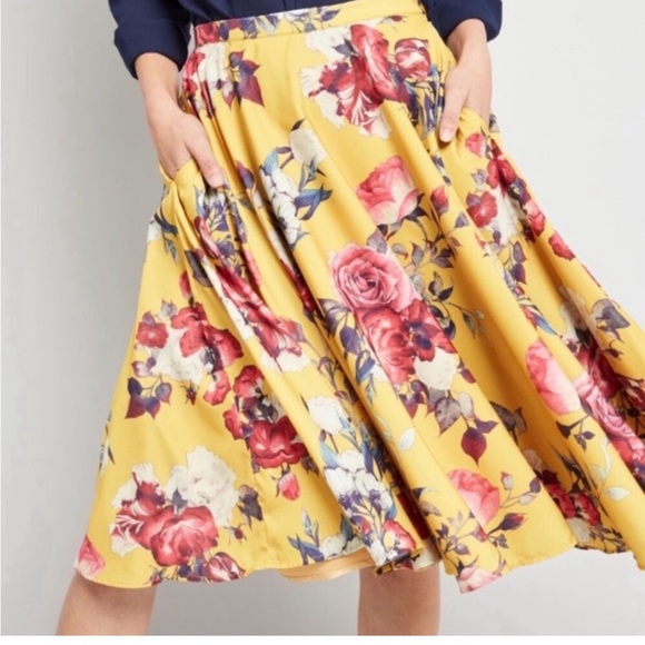 Modcloth Dresses & Skirts - ModCloth Yellow Floral Circle Skirt with Pink & Red Roses